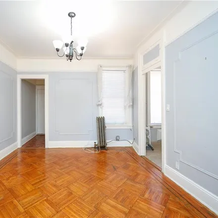 Image 7 - 924 59th Street, New York, NY 11219, USA - Townhouse for sale