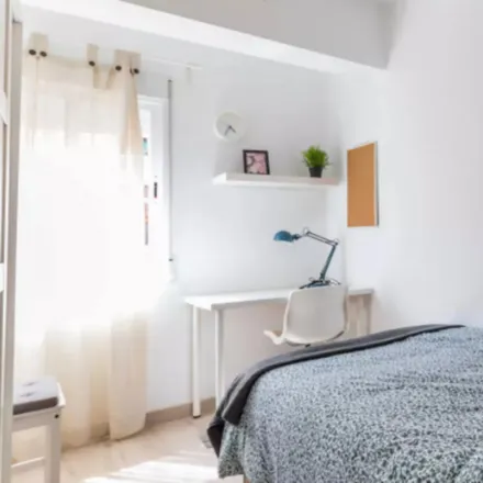 Rent this 4 bed room on World Market in Carrer dels Lleons, 46023 Valencia