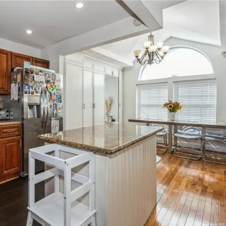 Image 3 - 3-14 Beach 13th Street, New York, NY 11691, USA - House for sale