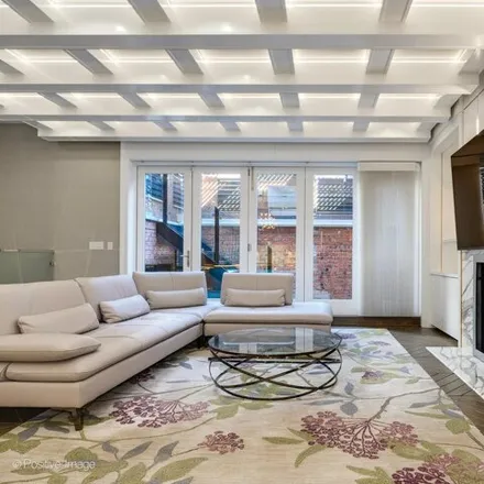 Image 9 - 52 East Bellevue Place, Chicago, IL 60611, USA - House for sale