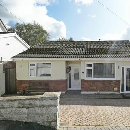 Buy this 3 bed house on The Avenue in Hengoed, CF82 8AE