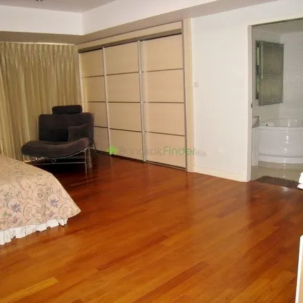 Rent this 4 bed townhouse on unnamed road in Din Daeng District, 10400