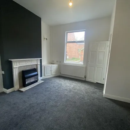 Image 4 - Myrtle Street, Crewe, CW2 7EP, United Kingdom - Townhouse for rent