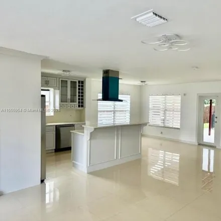 Image 6 - 455 South Shore Drive, Isle of Normandy, Miami Beach, FL 33141, USA - House for rent