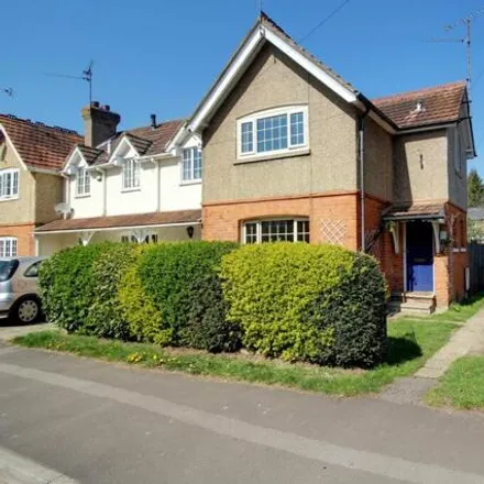 Rent this 2 bed duplex on Braybrooke Road in Hare Hatch, RG10 8DU