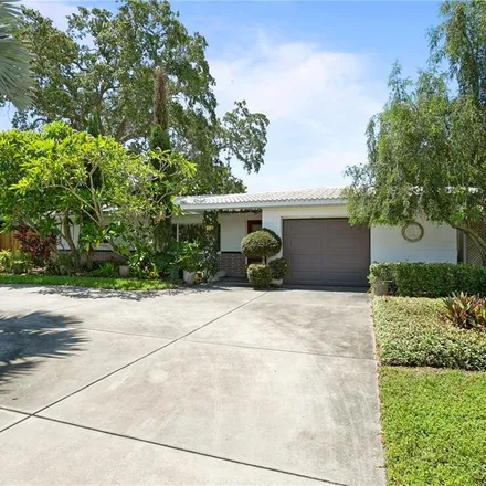 Image 4 - 382 Belleair Drive Northeast, Saint Petersburg, FL 33704, USA - House for rent