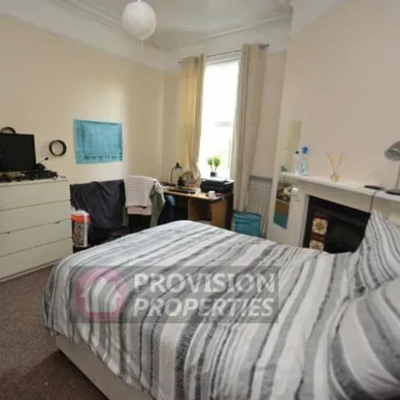Image 5 - Cross Cliff Road, Leeds, LS6 2AX, United Kingdom - Townhouse for rent