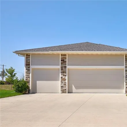 Buy this 4 bed house on 16701 Waterford Road in Urbandale, IA 50263