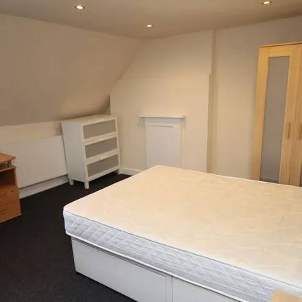 Rent this 4 bed apartment on 10 Dowry Square in Bristol, BS8 4SH