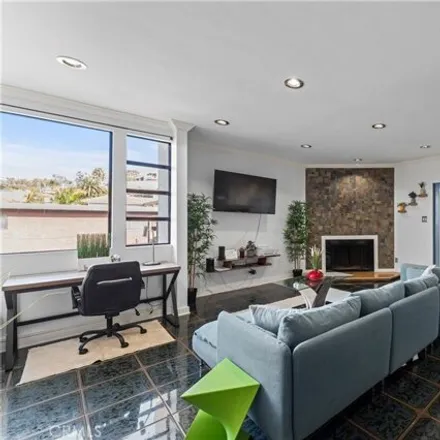 Image 3 - 2549 East 19th Street, Signal Hill, CA 90755, USA - Condo for sale