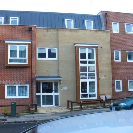 Rent this 6 bed apartment on Element Hairdressers in 282 Portswood Road, Southampton