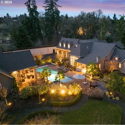 Image 2 - 951 Atwater Road, Lake Oswego, OR 97034, USA - House for sale