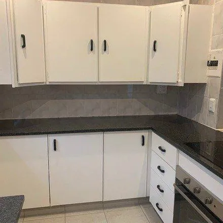 Rent this 2 bed apartment on unnamed road in Johannesburg Ward 70, Roodepoort