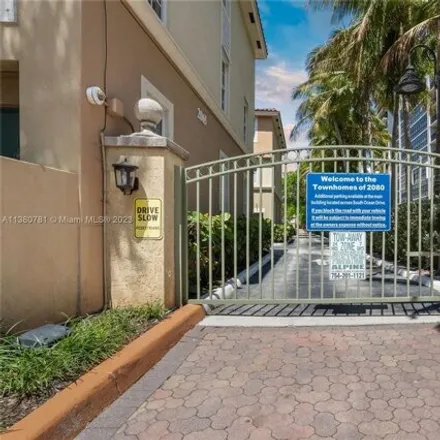 Image 2 - 2080 South Ocean Drive, Hallandale Beach, FL 33009, USA - Townhouse for rent