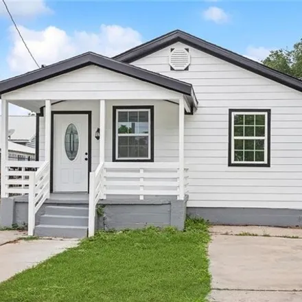 Rent this 3 bed house on 7107 Ransom Street in New Orleans, LA 70126