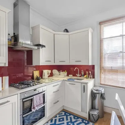 Image 2 - Ingelow Road, London, SW8 3PX, United Kingdom - Apartment for rent