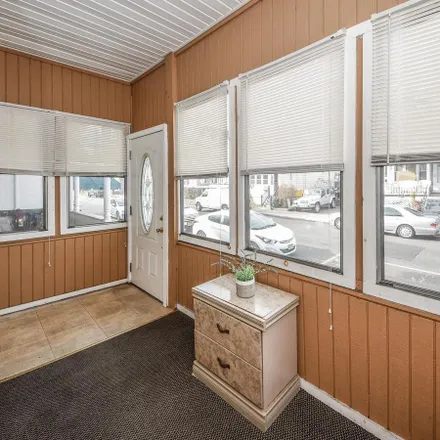 Image 3 - Duran Barber Shop, 953 Liberty Street, Trenton, NJ 08611, USA - Townhouse for sale