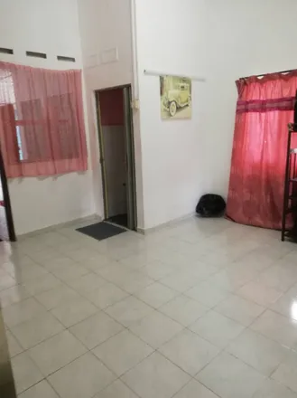 Rent this 3 bed apartment on Jalan Utama KTMB in Kampung Tanah Merah Baru, 76300 Alor Gajah