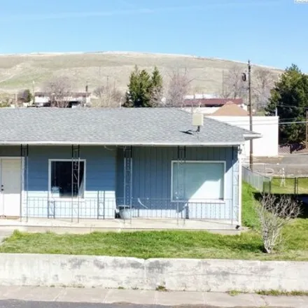 Buy this 3 bed house on 1009 Columbia Street in Pomeroy, Garfield County