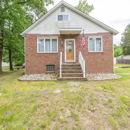 Buy this 3 bed house on 560 Chestnut Avenue in Woodbury Heights, Gloucester County