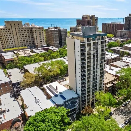 Buy this 3 bed condo on Watergate East in 5471 South Hyde Park Boulevard, Chicago