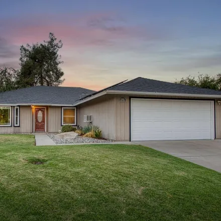Buy this 3 bed house on 2946 Ezie Avenue in Clovis, CA 93611