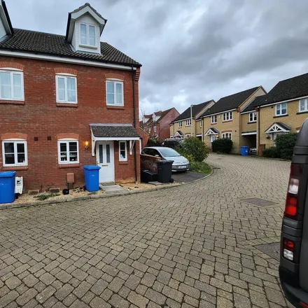 Rent this 4 bed duplex on 11 Thacker Way in Norwich, NR5 9PS