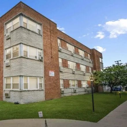 Buy this 1 bed condo on 2409 West Balmoral Avenue in Chicago, IL 60625