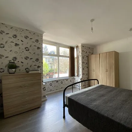 Rent this 1 bed duplex on Q2Salon in Hughenden Road, High Wycombe