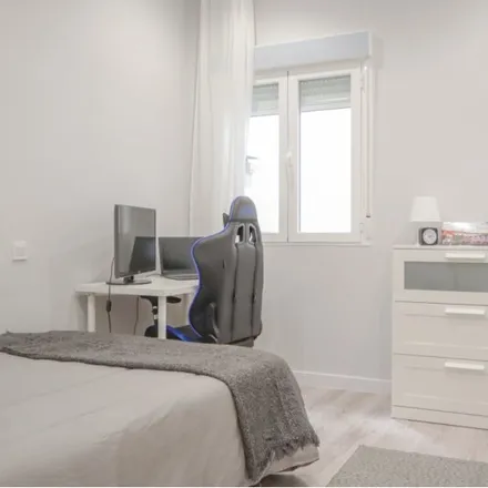 Rent this 6 bed room on Calle de Guzmán el Bueno in 74, 28015 Madrid