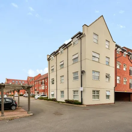 Rent this 2 bed apartment on unnamed road in Wokingham, RG41 2AX