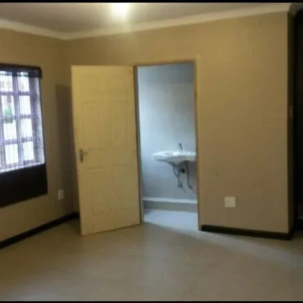 Image 4 - Engen, Sucrose Crescent, eThekwini Ward 102, Phoenix, 4302, South Africa - Apartment for rent