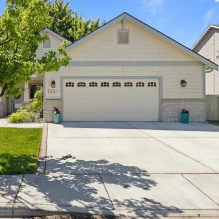 Buy this 3 bed house on 5775 West 14th Avenue in Kennewick, WA 99338