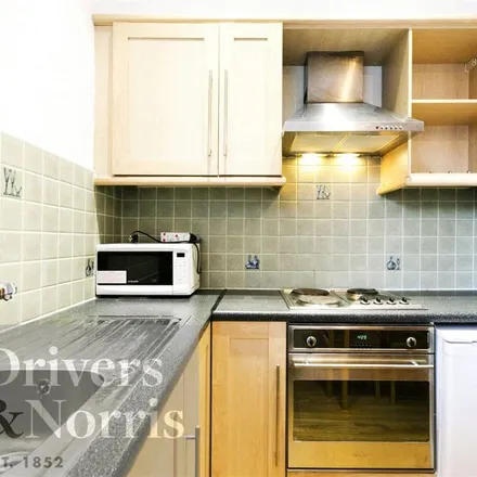 Image 5 - Bay Tree Avenue, London, RM7 0QX, United Kingdom - Apartment for rent