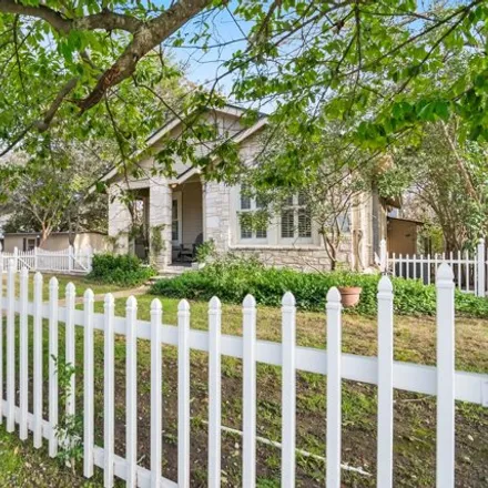 Image 2 - 411 West San Antonio Avenue, Boerne, TX 78006, USA - House for sale