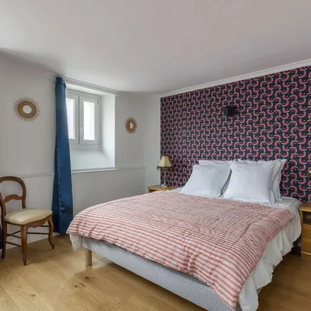 Rent this 5 bed apartment on 137 Boulevard de la Croix-Rousse in 69004 Lyon 4e Arrondissement, France