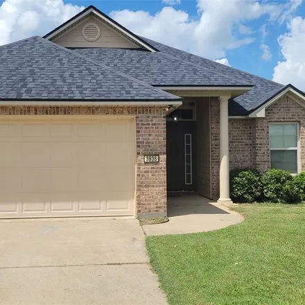 Rent this 3 bed house on 4601 North Lake Drive in Shreveport, LA 71107