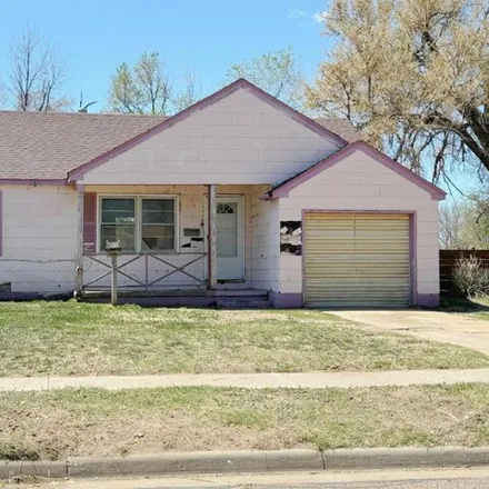 Buy this 2 bed house on 1282 East Laurel Street in Garden City, KS 67846