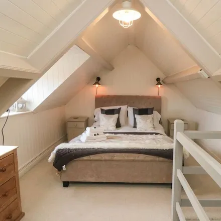 Rent this 3 bed townhouse on Eskdaleside cum Ugglebarnby in YO21 1RS, United Kingdom