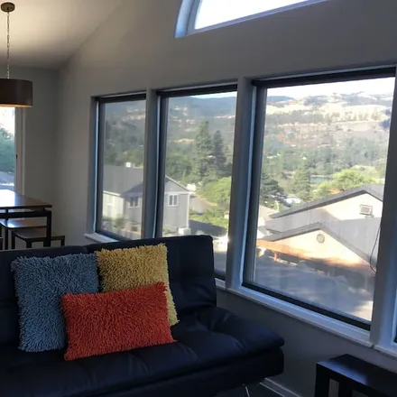 Rent this 6 bed house on Mosier