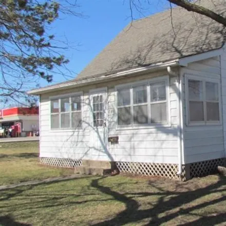 Buy this 2 bed house on 701 Buchanan Street in Carthage, IL 62321