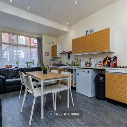 Image 2 - Thurlby Street, Victoria Park, Manchester, M13 0DR, United Kingdom - Townhouse for rent