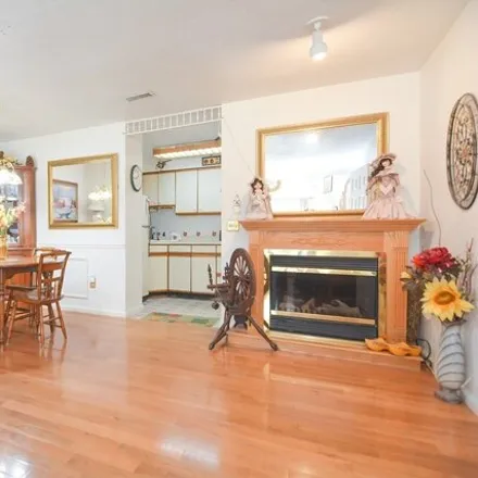 Image 8 - 325 Plantation Street, Bloomingdale, Worcester, MA 01604, USA - Condo for sale
