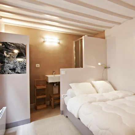 Rent this studio apartment on Chapelle Saint-Julien-des-Enfants-Rouges in Rue des Archives, 75003 Paris