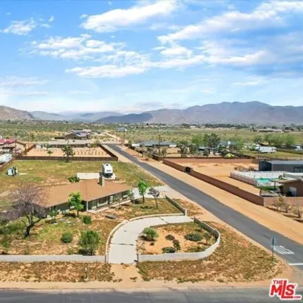 Image 8 - 22824 Cuyama Road, Apple Valley, CA 92307, USA - House for sale