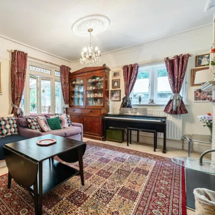 Image 2 - Queens Park, Queens Park Road, Caterham on the Hill, CR3 5RB, United Kingdom - House for sale
