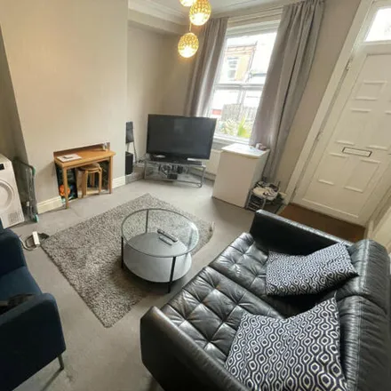Rent this 3 bed townhouse on Bankfield Road in Leeds, LS4 2RD