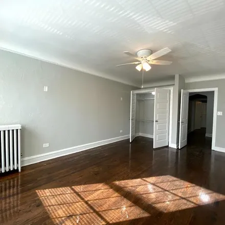 Rent this 3 bed apartment on 837 Washington Boulevard in Oak Park, IL 60302