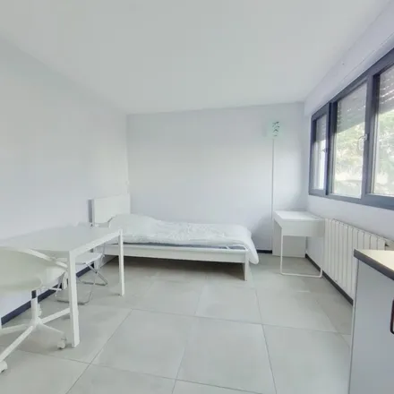 Rent this 1 bed apartment on 18 Rue Jacques Lemercier in 37300 Joué-lès-Tours, France