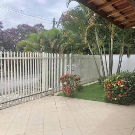 Buy this 3 bed house on Rua Dante Paolicchi in Centro, Taubaté - SP
